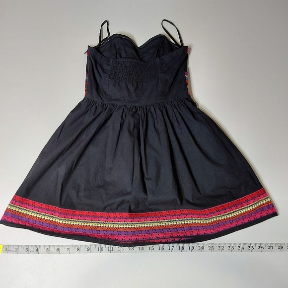 H&M Cute Embroidered Strapless Dress - Picture 13 of 15